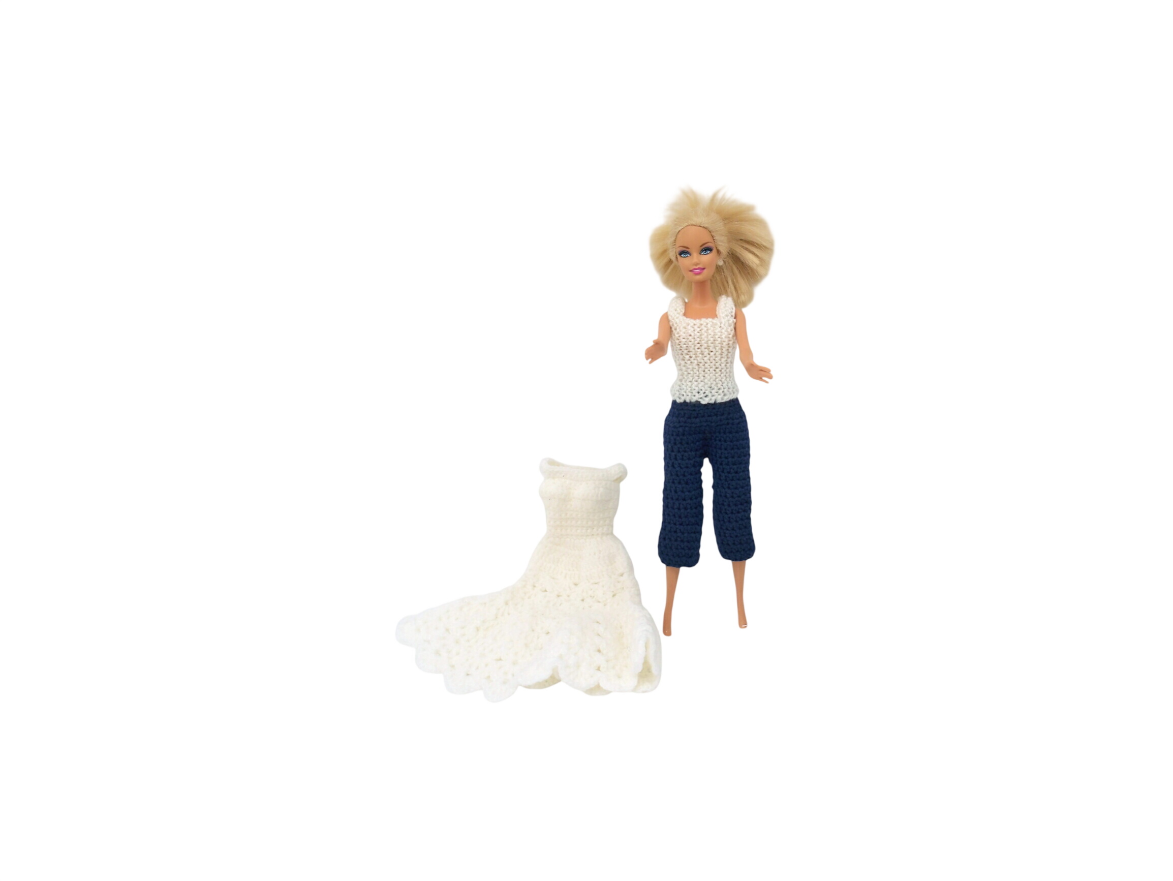 Barbie et lots de tenues Très bon état -  reconditionné disponible sur Label Emmaüs